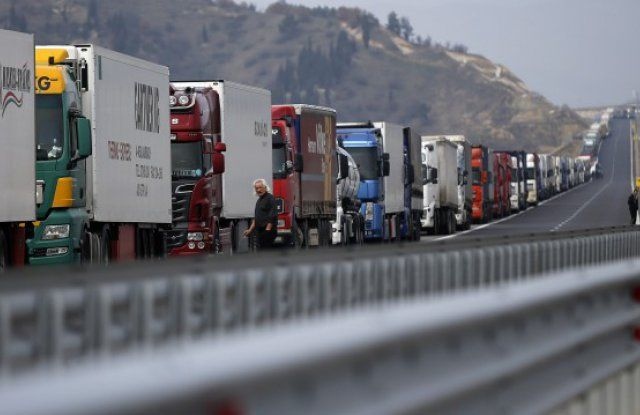 България поиска Гърция да спре тестването на шофьори на тирове