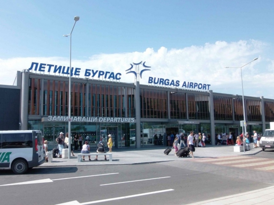 Летищата във Варна и Бургас отчитат бавно възстановяване на полетите