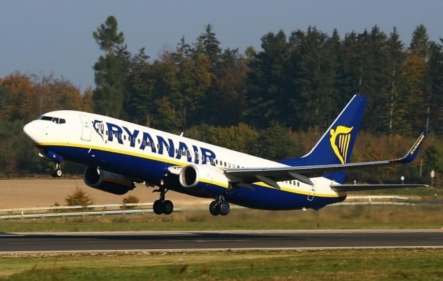 Рекордна загуба от 273 милиона евро отчитат от Ryanair