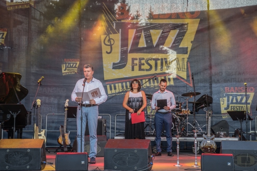 При пълен площад започна 8 дневния джаз-маратон в Банско