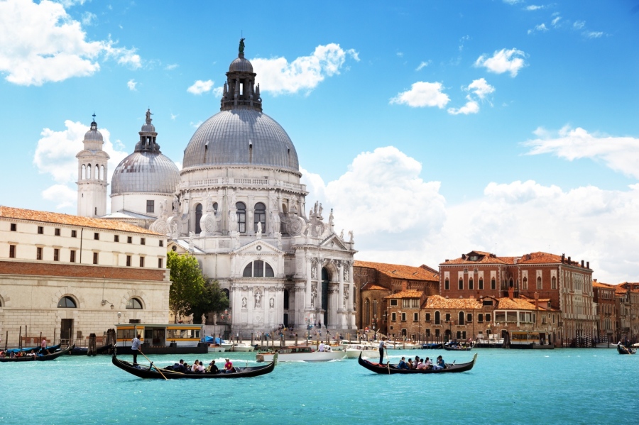 Венеция планира да въведе такси и квоти за туристите от 2022 г.