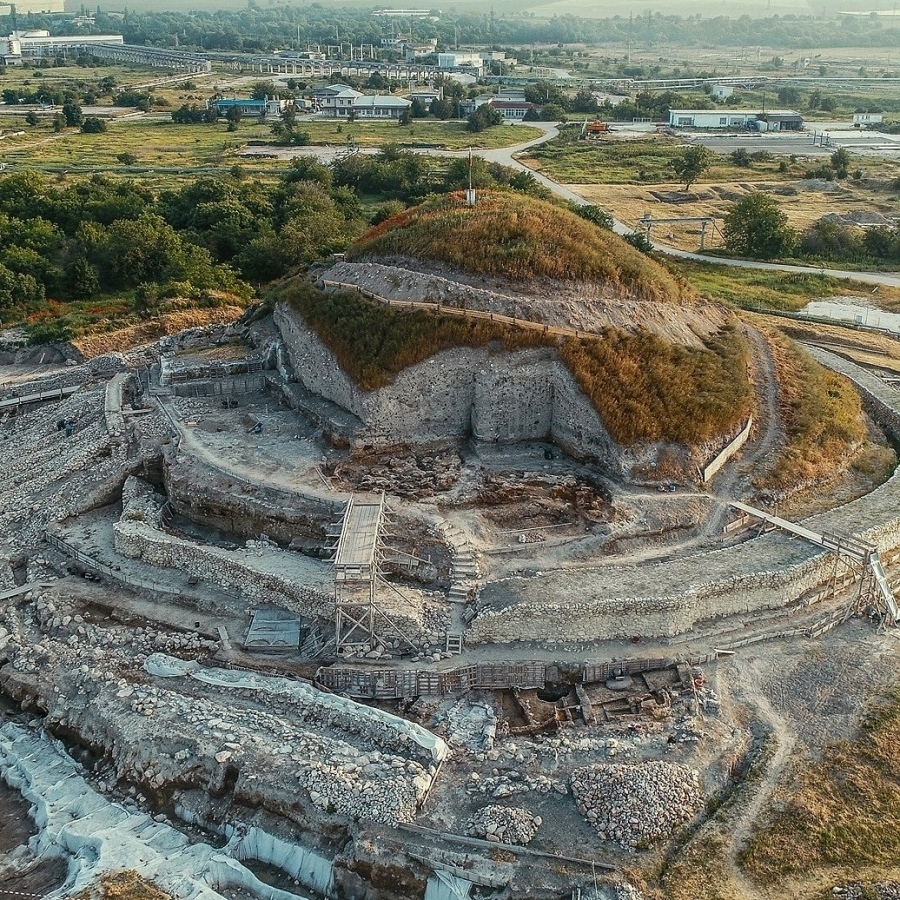 Археолози откриха гроб на 6300 години при солницата край Провадия 
