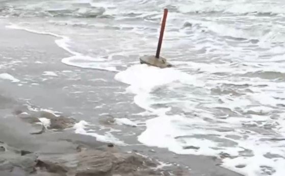 Морето унищожи плажа на Крайморие