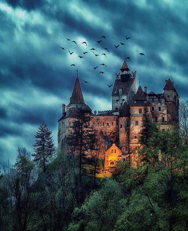 Замъкът на Дракула става все по-популярна туристическа атракция в Румъния за Хелоуин