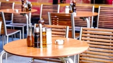 Ресторантьори: Хиляди собственици на заведения затварят обектите си заради зеления сертификат