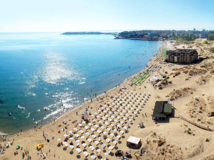 Министерството на туризма започна проверка на плаж Несебър-юг