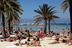 Испания забранява пушенето на плажовете