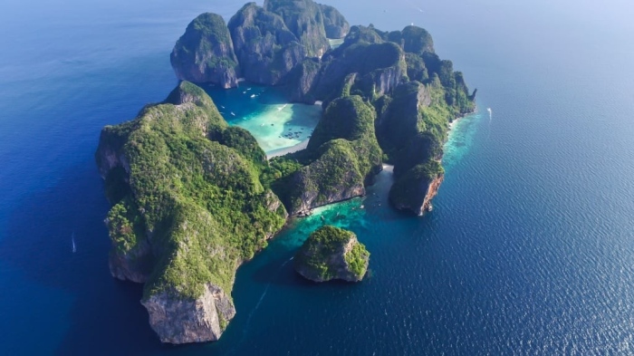 Популярният залив Мая бей в Тайланд отново приема туристи