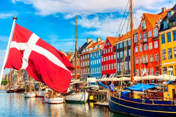 Дания прогнозира връщане към нормален живот през март