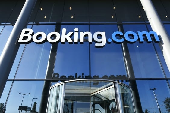 Booking понесе борсов удар от разочароващото възстановяване на туризма