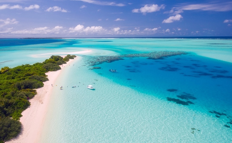 Курорт на Малдивите предлага острови за двойки, семейства и приятели