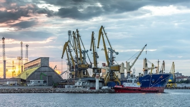 Кораби под руско знаме нямат право да влизат в българските пристанища 