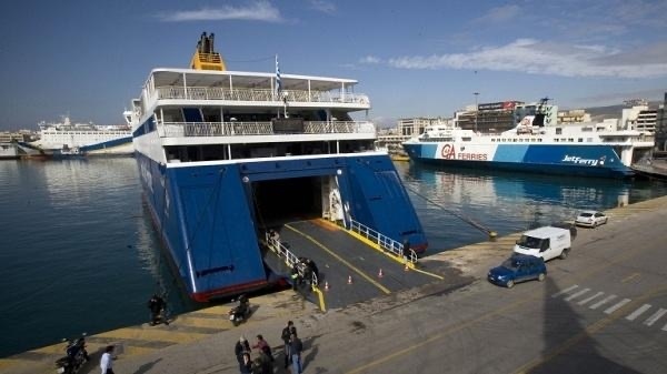 В Гърция свършват билетите за фериботите за Великден