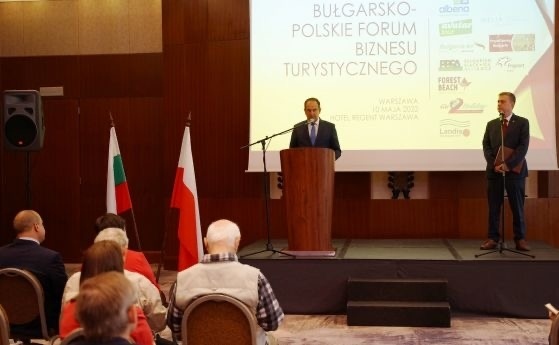 Полша ни хвали за изключването на Русия от Световната организация по туризъм