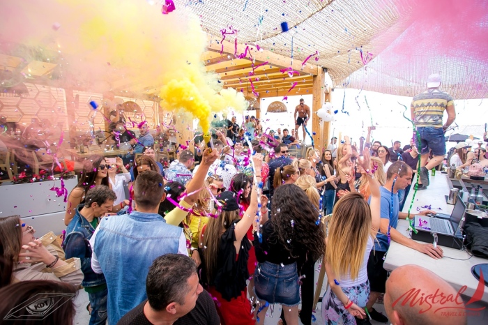 Над 350 българи ще се забавляват на Mega Paralia Festival