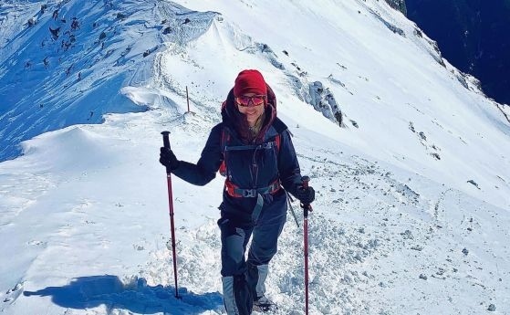 Българка покори Еверест и Лхотце за 2 дни