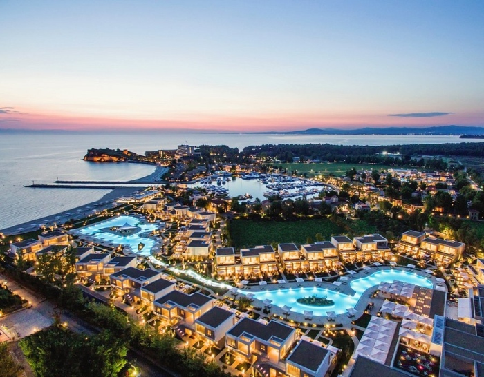 Sani Resort в Гърция е най-добрият плажен хотел в света и е близо до България