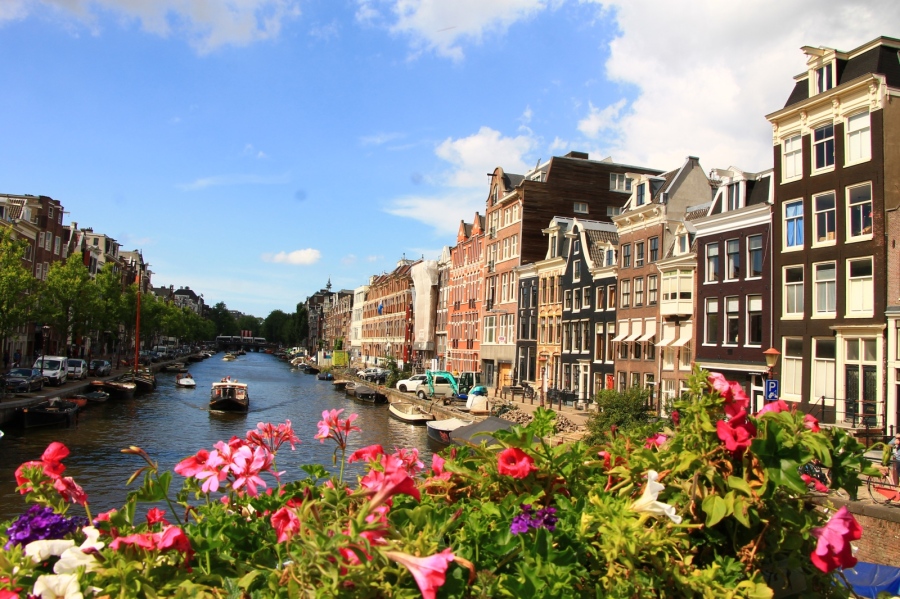 Обиколка на каналите на Амстердам е харесваното преживяване