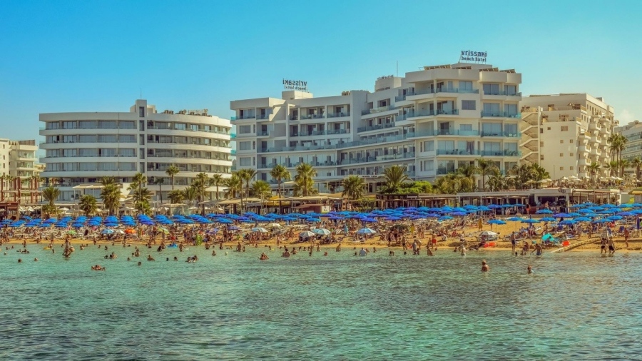 Хотели в Кипър обещават атрактивни цени в опит да привлекат местни жители