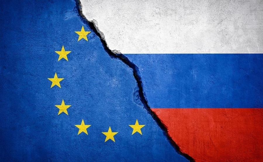 ЕС засега не планира да спира издаването на визи за руснаците 