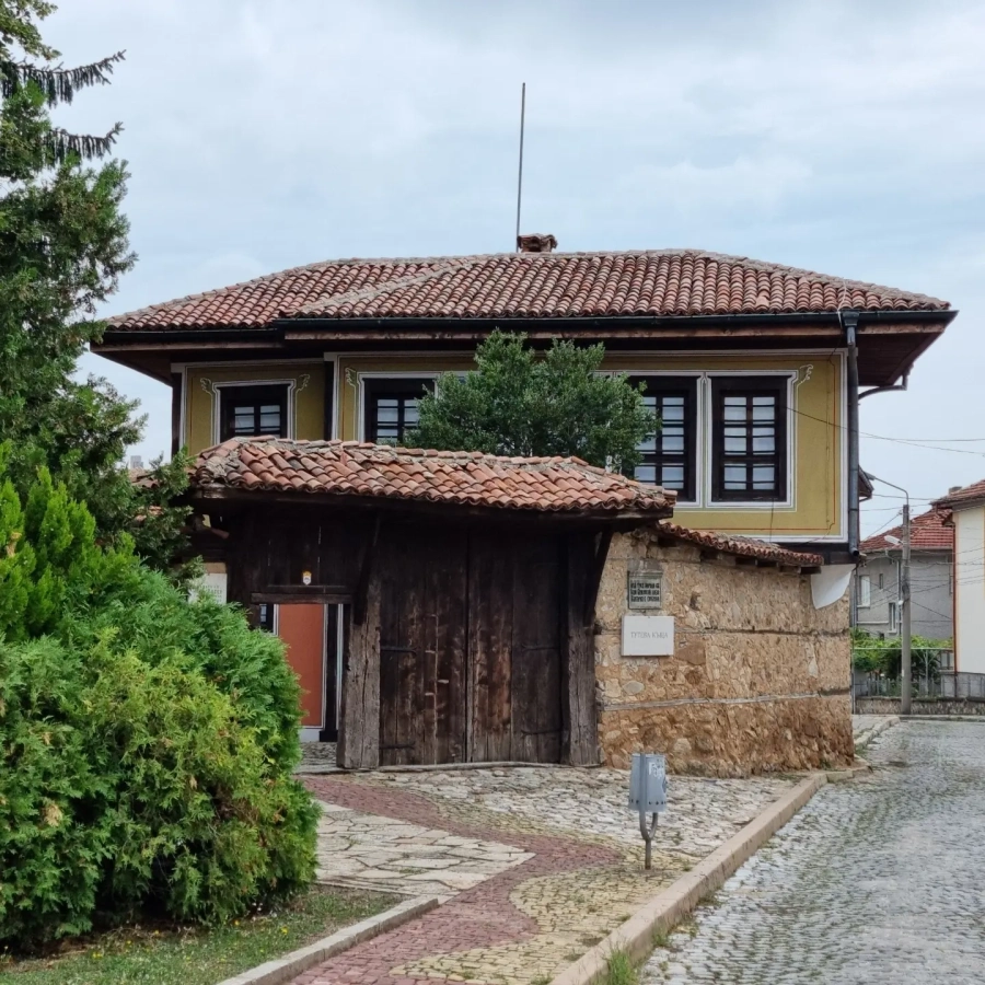 Българите отново посещават Тутевата и Лековата къща в Панагюрище 
