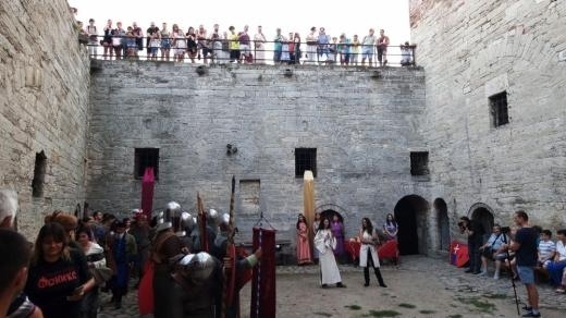 Българи и маджари влязоха в битка за крепостта Баба Вида по време на фестивала БъдинЪ
