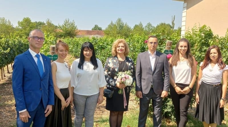 Зам.-министър проф. Модева се запозна с винения туризъм в Чирпанско