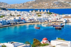 Миконос се насити на богати туристи