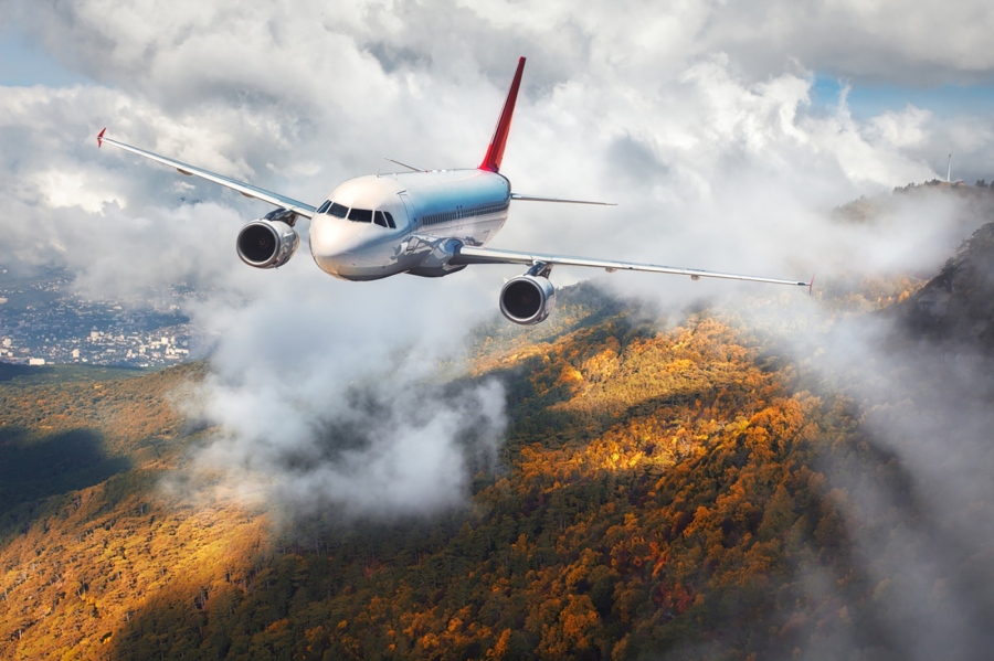 По-скъпи билети и стачки ще вгорчат есенните пътувания със самолет