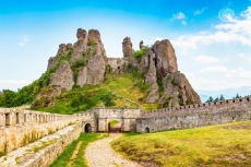 Министърът на туризма покани Илон Мъск да му покаже Белоградчишките скали