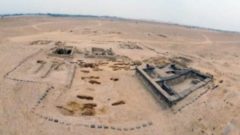Открита е голяма погребална сграда от времето на Птолемеите и Римски Египет край град Фаюм