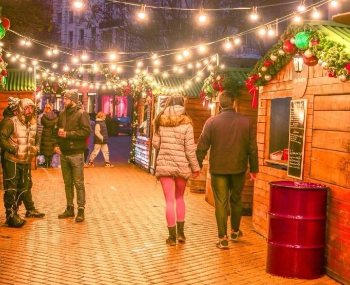 Приказен коледен базар отвори на ул. Съборна в София 
