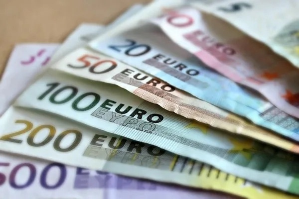 Пътуващите до Хърватия вече могат да плащат с евро 
