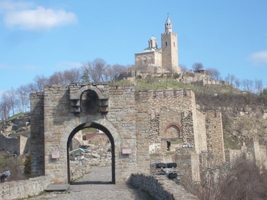 Рекорд: 902 туристи посетиха крепостта Царевец на 1 януари