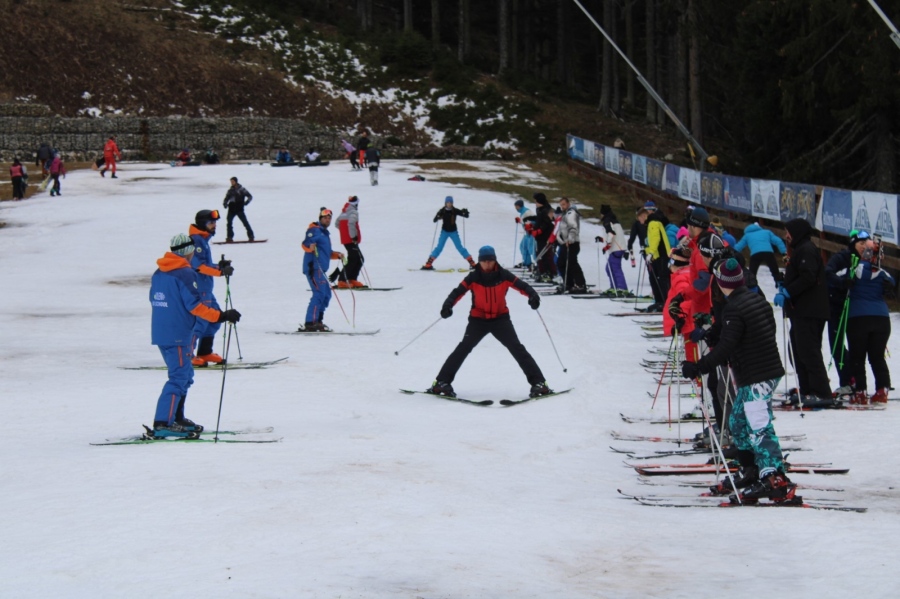 В ски курортите заваляха анулации заради липсата на сняг