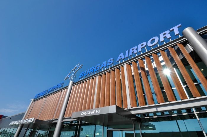 Летищата в Бургас и Варна отбелязват ръст от 59% в обслужените пътници за 2022 г.
