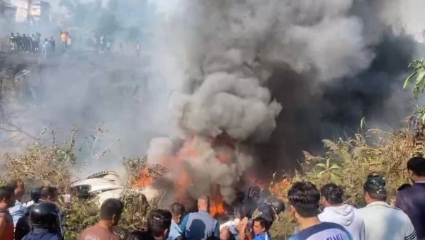 Пътнически самолет се разби в Непал, най-малко 68 души са загинали