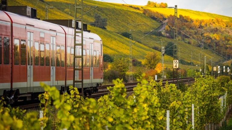 Нов влак с предлагане на вино и забавления ще пътува до Бордо