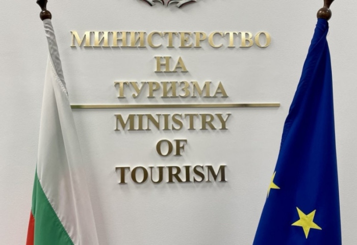 Министерството на туризма обработи 3 списъка по помощта за украинците