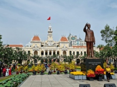 Граничните власти във Виетнам правят проблем при липса на второто име във визата