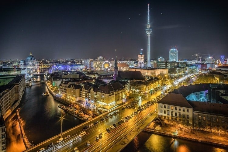 Берлин предоставя на младите в града по 50 евро за забавления и култура