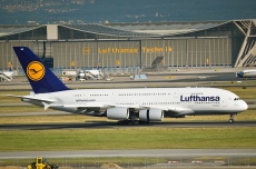 Луфтханза съкращава летните си полети поради недостиг на персонал