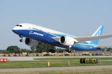 Боинг спира временно доставките на модела 787 Дриймлайнер заради проблеми с корпуса