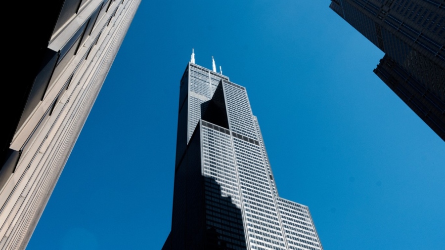 Най-високата сграда в Чикаго ще свети в цветовете на българския трибагреник