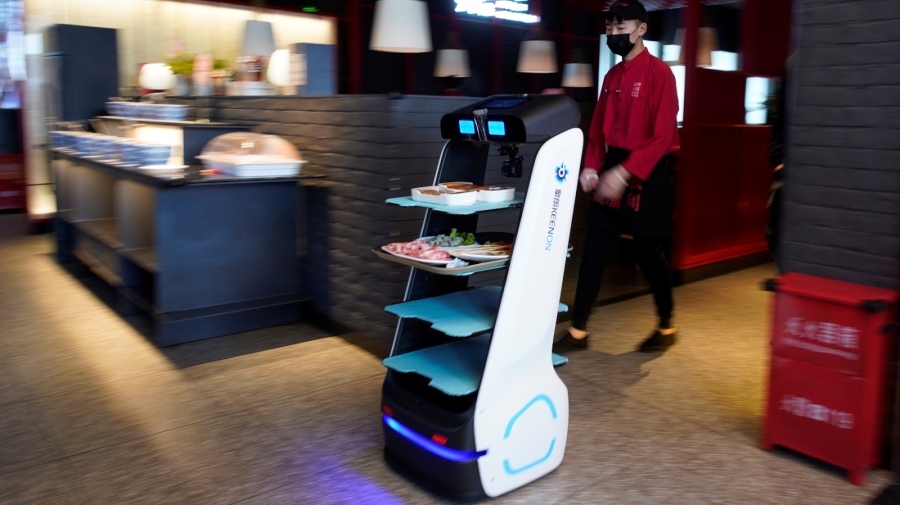 Роботите са сервитьорите на бъдещето за някои ресторанти