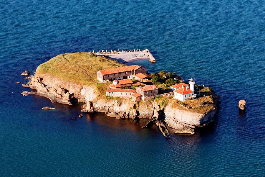 От 14 април туристите могат да отидат с кораб до остров Света Анастасия