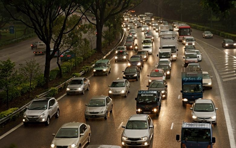 Интензивен трафик и засилени проверки по пътищата заради дългия уикенд