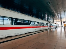Германия пуска в продажба нов единен билет за обществен транспорт