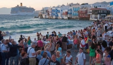 Гърция запълва работните места в туризма с бежанци