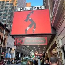 Мюзикълът за Майкъл Джексън на Бродуей е невероятен